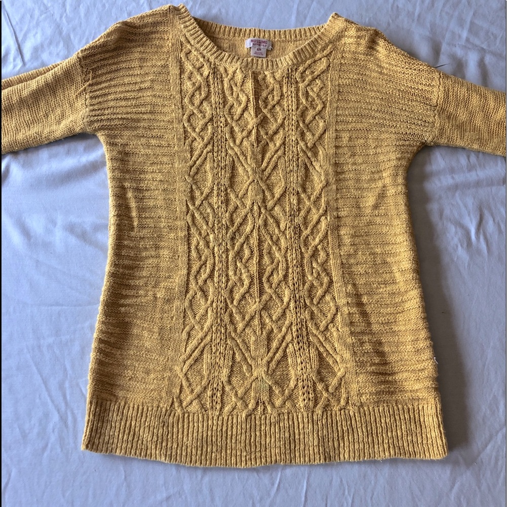 Mossimo Supply CO. size small fits larger